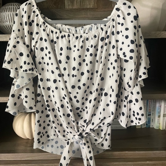 Amazon ruffled sleeve, tie front blouse. White with black Polk A Dots. Large - Picture 1 of 2